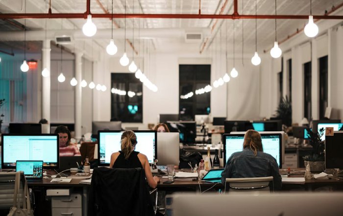 Article Image for Technology Innovations Transform American Workplaces